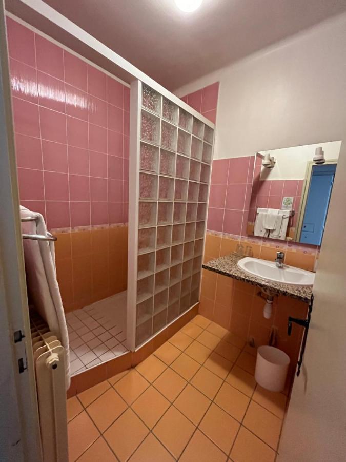 Hotel Le Coq D'Or Les Angles  Bagian luar foto