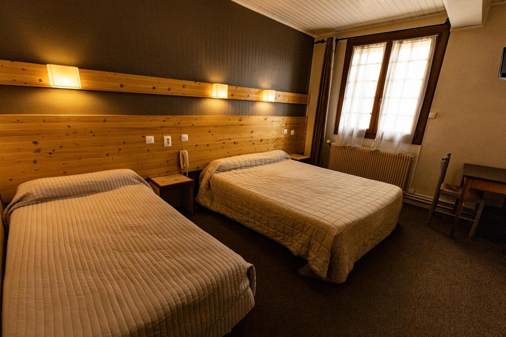 Hotel Le Coq D'Or Les Angles  Bagian luar foto