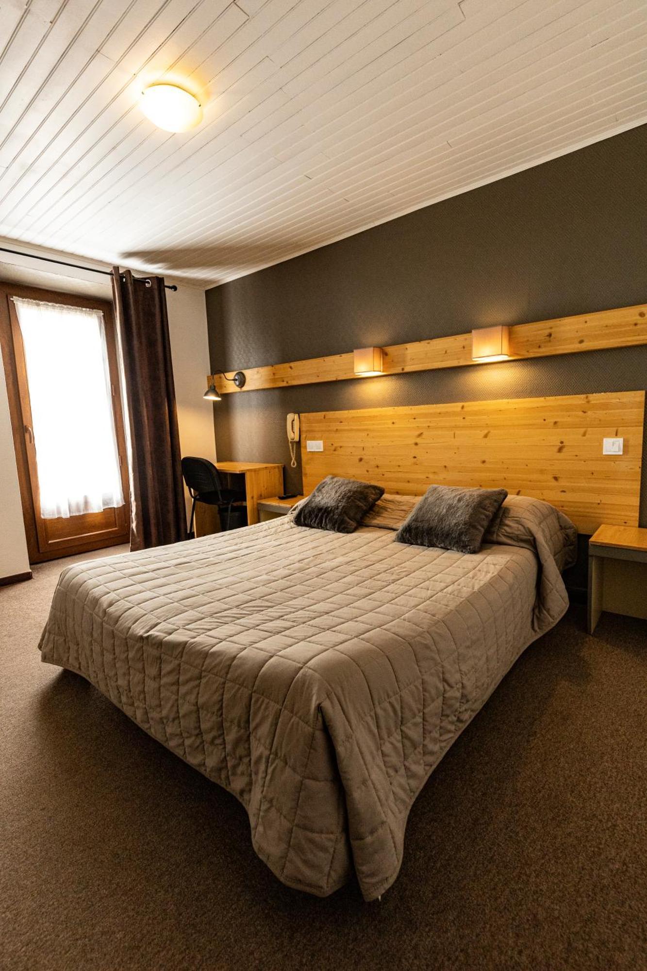 Hotel Le Coq D'Or Les Angles  Bagian luar foto
